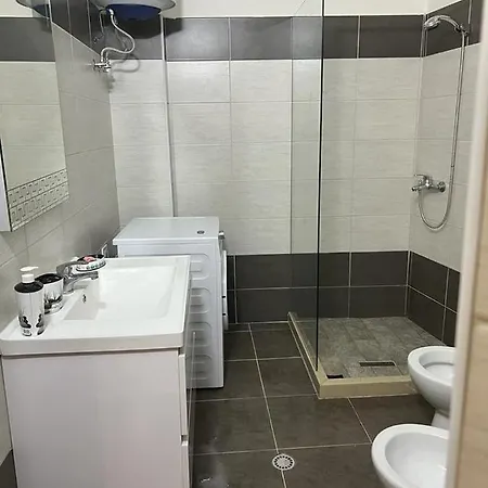 Casa De Rrapaj Apartamento